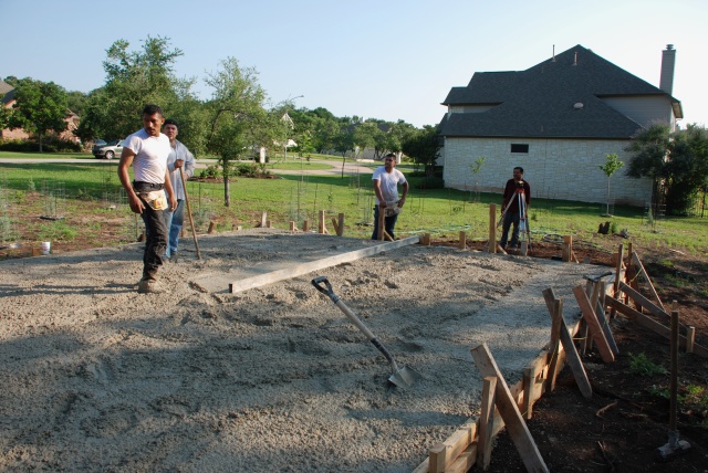 2010/05(May)/Firepit construction/640x480_2010-05-29-29 Firepit Construction.jpg